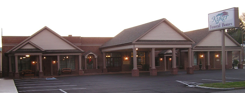 Funeral Services at Kyker Funeral Home in Sweetwater, Tennessee | FuneralHome.site Kyker Funeral Home Sweetwater Tennessee