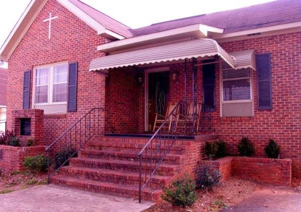 Funeral Services at M. W. Lee Mortuary in West Point, Georgia | FuneralHomes.fyi M. W. Lee Mortuary West Point Georgia