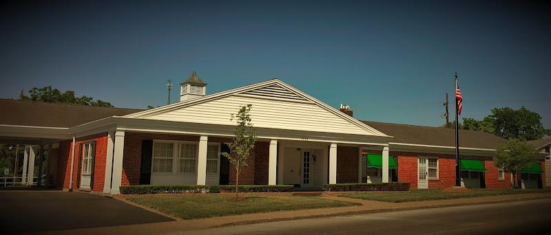 Funeral Services at Smith Funeral Home & Chapel in Hannibal, Missouri | FuneralHomes.fyi Smith Funeral Home & Chapel Hannibal Missouri