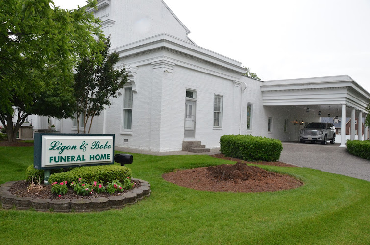 Funeral Services at Ligon & Bobo Funeral Home Inc in Lebanon, Tennessee | FuneralHomes.fyi Ligon & Bobo Funeral Home Inc Lebanon Tennessee