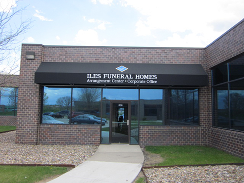 Funeral Services at Iles Funeral Home in West Des Moines, Iowa | FuneralHomes.fyi Iles Funeral Home West Des Moines Iowa