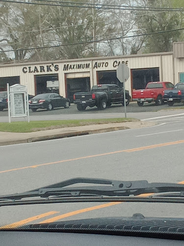 Funeral Services at Lowe’s Funeral Home in McRae-Helena, Georgia | FuneralHomes.fyi Lowe’s Funeral Home McRae-Helena Georgia