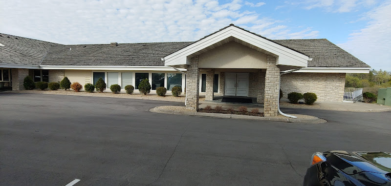 Funeral Services at WASHBURN-MCREAVY EDINA FUNERAL CHAPEL in Edina, Minnesota | FuneralHomes.fyi WASHBURN-MCREAVY EDINA FUNERAL CHAPEL Edina Minnesota