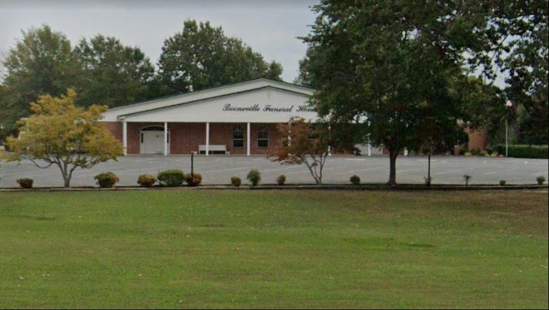 Funeral Services at Booneville Funeral Home in Booneville, Mississippi | FuneralHomes.fyi Booneville Funeral Home Booneville Mississippi