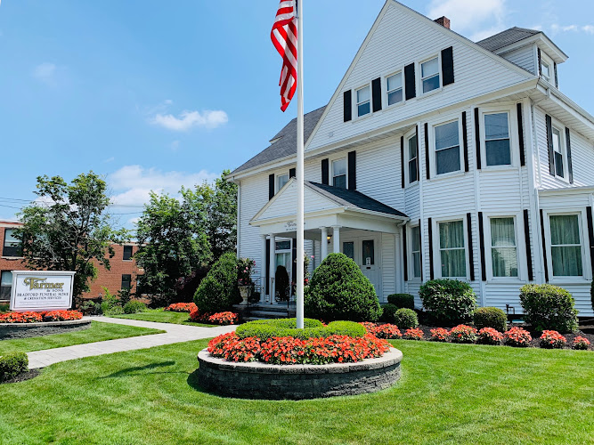 Funeral Services at H. L. Farmer & Sons Bradford Funeral Home in Bradford, Massachusetts | FuneralHomes.fyi H. L. Farmer & Sons Bradford Funeral Home Bradford Massachusetts
