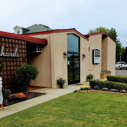 Funeral Services at Richards Funeral Home Inc in New Madrid, Missouri | FuneralHomes.fyi Richards Funeral Home Inc New Madrid Missouri