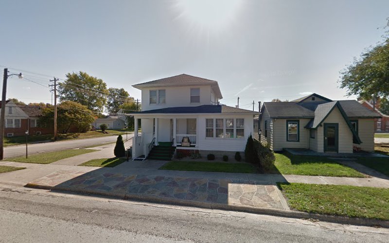 Funeral Services at Airsman-Hires Funeral Home in Roodhouse, Illinois | FuneralHomes.fyi Airsman-Hires Funeral Home Roodhouse Illinois