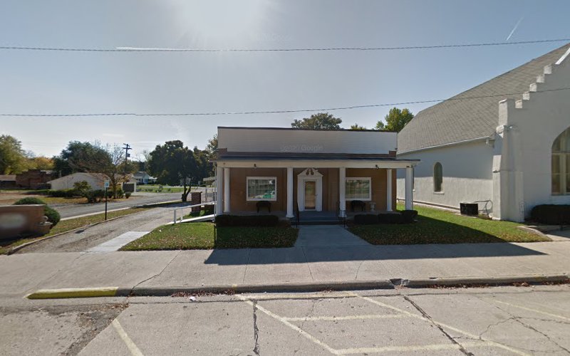 Funeral Services at Mackey-Daws Funeral Home in Roodhouse, Illinois | FuneralHomes.fyi Mackey-Daws Funeral Home Roodhouse Illinois