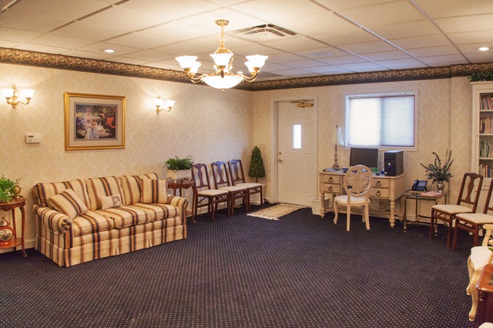 Funeral Services at Lunning Funeral Chapel in Burlington, Iowa | FuneralHomes.fyi Lunning Funeral Chapel Burlington Iowa