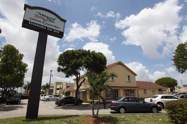 Funeral Services at Memorial Plan San José Palm Funeral Home in Hialeah, Florida | FuneralHomes.fyi Memorial Plan San José Palm Funeral Home Hialeah Florida