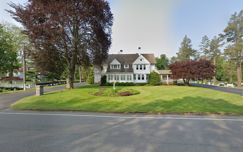 Funeral Services at Antonio R Abriola Funeral Home in Trumbull, Connecticut | FuneralHomes.fyi Antonio R Abriola Funeral Home Trumbull Connecticut