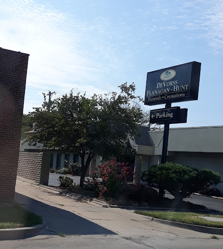 Funeral Services at DeVorss Flanagan-Hunt Mortuary in Wichita, Kansas | FuneralHomes.fyi DeVorss Flanagan-Hunt Mortuary Wichita Kansas