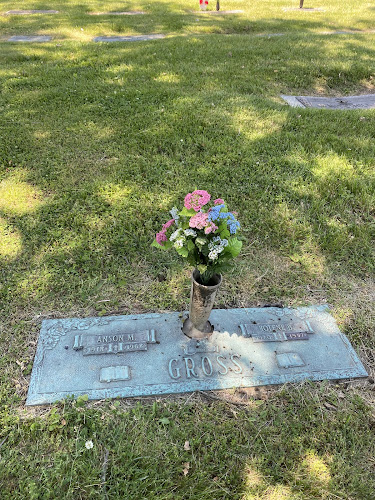 Funeral Services at Louisville Memorial Gardens West in Louisville, Kentucky | FuneralHomes.fyi Louisville Memorial Gardens West Louisville Kentucky