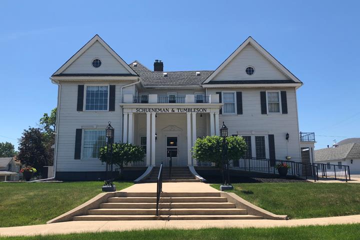 Golnick-Schueneman Funeral Home Kewanee Illinois