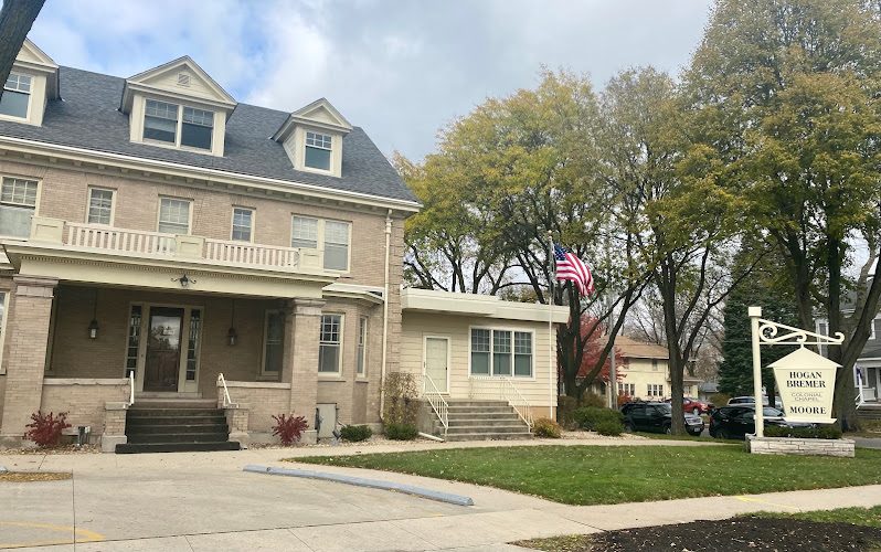 Funeral Services at Hogan-Bremer- Moore Colonial Chapel in Mason City, Iowa | FuneralHomes.fyi Hogan-Bremer- Moore Colonial Chapel Mason City Iowa