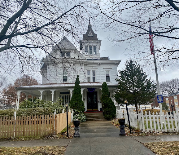 Funeral Services at Heath & Vaughn Funeral Home in Champaign, Illinois | FuneralHomes.fyi Heath & Vaughn Funeral Home Champaign Illinois