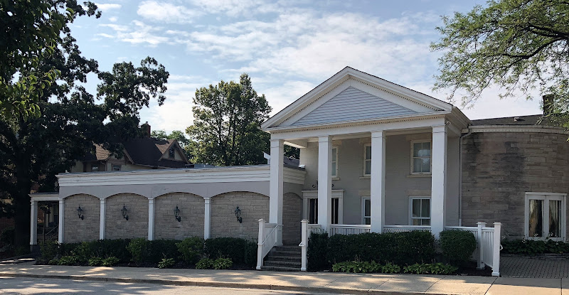 Funeral Services at Moss-Norris Funeral Home in St. Charles, Illinois | FuneralHomes.fyi Moss-Norris Funeral Home St. Charles Illinois