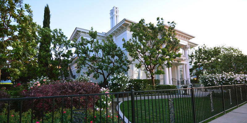 Funeral Services at Wildrose Chapel & Funeral Home in Fresno, California | FuneralHomes.fyi Wildrose Chapel & Funeral Home Fresno California