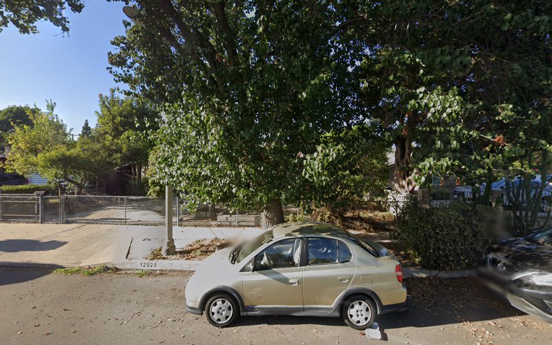 Funeral Services at Southern Ca Chevra Kadisha in Valley Village, California | FuneralHomes.fyi Southern Ca Chevra Kadisha Valley Village California