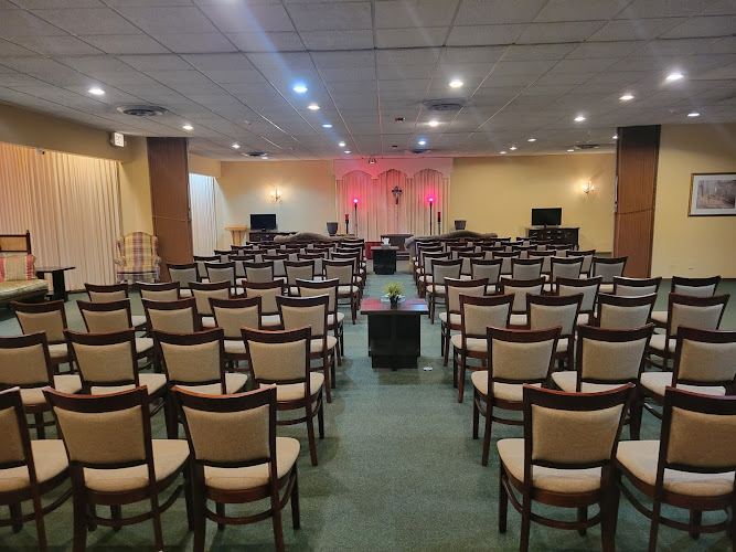 Funeral Services at Sagrada Familia Funeral Home in Burbank, Illinois | FuneralHomes.fyi Sagrada Familia Funeral Home Burbank Illinois