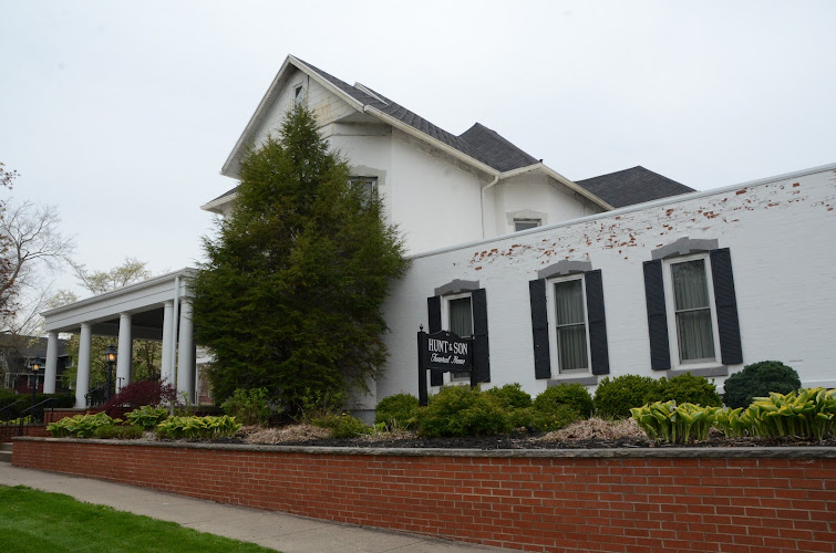 Hunt & Son Funeral Home Crawfordsville Indiana