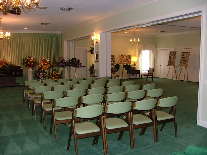 Funeral Services at Pulliam Funeral Homes and Cremation Services in Robinson, Illinois | FuneralHomes.fyi Pulliam Funeral Homes and Cremation Services Robinson Illinois