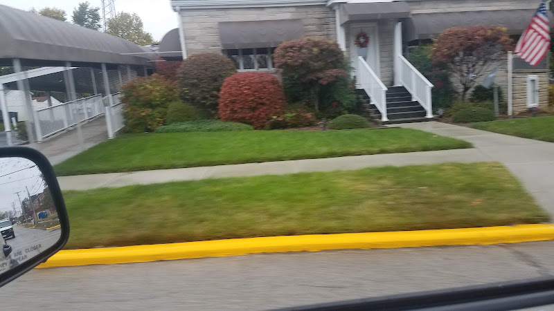 Funeral Services at Emmons Macey Steffey Funeral in Lawrenceville, Illinois | FuneralHomes.fyi Emmons Macey Steffey Funeral Lawrenceville Illinois