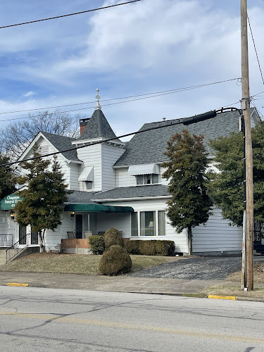 Funeral Services at Chapman Funeral Home in Clarksville, Indiana | FuneralHomes.fyi Chapman Funeral Home Clarksville Indiana