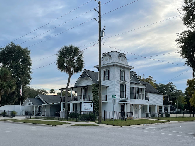 Funeral Services at Broadus-Raines Funeral Home in Green Cove Springs, Florida | FuneralHomes.fyi Broadus-Raines Funeral Home Green Cove Springs Florida