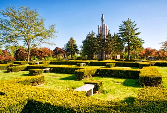 Funeral Services at Shalom Memorial Park Jewish Funeral Home in Arlington Heights, Illinois | FuneralHomes.fyi Shalom Memorial Park Jewish Funeral Home Arlington Heights Illinois