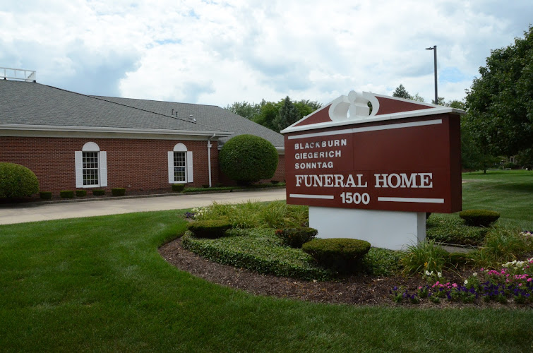 Funeral Services at Blackburn-Giegerich-Sonntag Funeral Home in Joliet, Illinois | FuneralHomes.fyi Blackburn-Giegerich-Sonntag Funeral Home Joliet Illinois