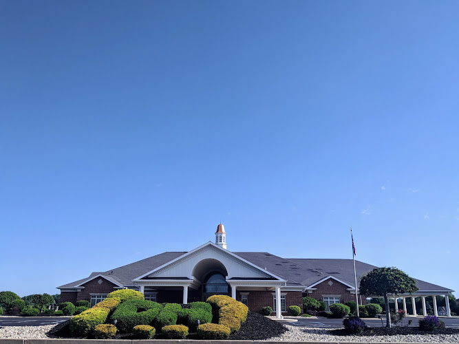 Funeral Services at Deck-Hanneman Funeral Home in Bowling Green, Ohio | FuneralHomes.fyi Deck-Hanneman Funeral Home Bowling Green Ohio
