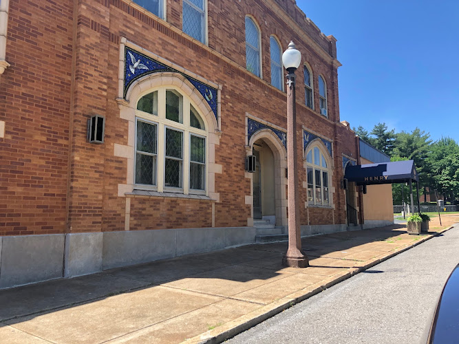 Funeral Services at Henry Funeral and Cremation Services in St. Louis, Missouri | FuneralHomes.fyi Henry Funeral and Cremation Services St. Louis Missouri