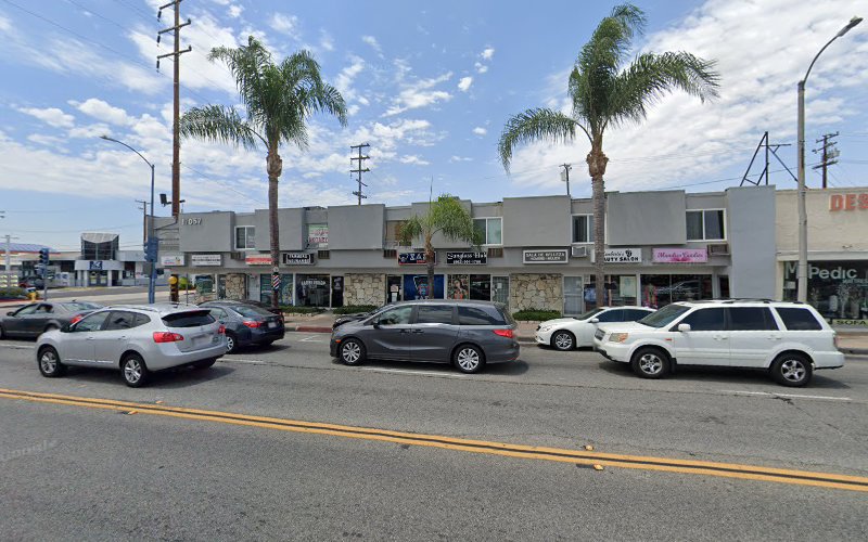 Funeral Services at En Familia Servicios Funerarios in Bellflower, California | FuneralHomes.fyi En Familia Servicios Funerarios Bellflower California