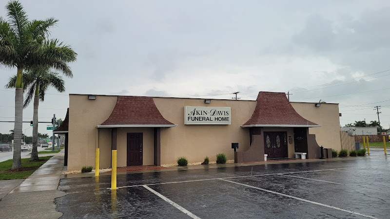 Funeral Services at Akin Davis Funeral Home in Clewiston, Florida | FuneralHomes.fyi Akin Davis Funeral Home Clewiston Florida