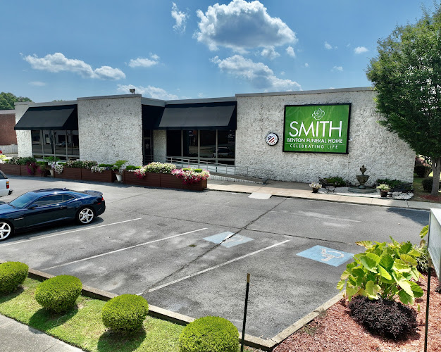 Funeral Services at Smith Benton Funeral Home in Benton, Arkansas | FuneralHomes.fyi Smith Benton Funeral Home Benton Arkansas