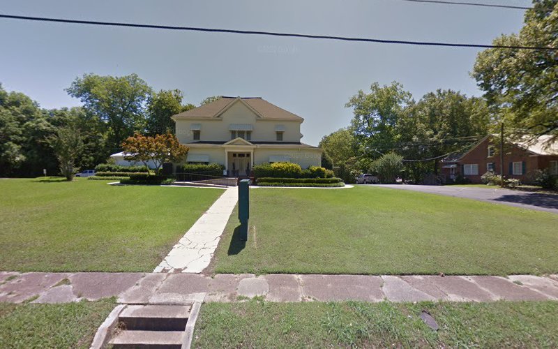 Funeral Services at Cockrell Funeral Home in Macon, Mississippi | FuneralHomes.fyi Cockrell Funeral Home Macon Mississippi