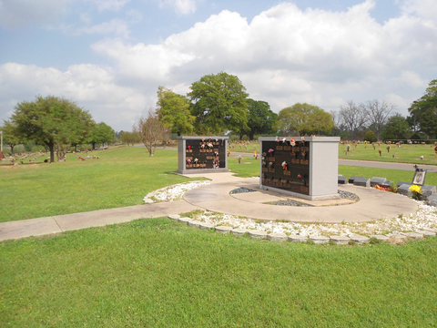 Funeral Services at Hill Crest Memorial Funeral Home & Park in Haughton, Louisiana | FuneralHomes.fyi Hill Crest Memorial Funeral Home & Park Haughton Louisiana