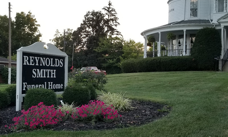 Funeral Services at Reynolds-Smith Funeral Home in Wilmington, Ohio | FuneralHomes.fyi Reynolds-Smith Funeral Home Wilmington Ohio