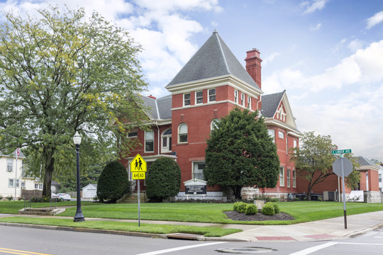 Funeral Services at Gebhart-Schmidt-Parramore Funeral Home in Miamisburg, Ohio | FuneralHomes.fyi Gebhart-Schmidt-Parramore Funeral Home Miamisburg Ohio