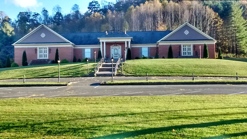 Funeral Services at Ashelawn Memorial Chapel & Gardens in Jefferson, North Carolina | FuneralHomes.fyi Ashelawn Memorial Chapel & Gardens Jefferson North Carolina