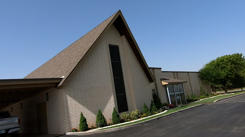 Funeral Services at Kiesau Lee Funeral Homes in Clinton, Oklahoma | FuneralHomes.fyi Kiesau Lee Funeral Homes Clinton Oklahoma