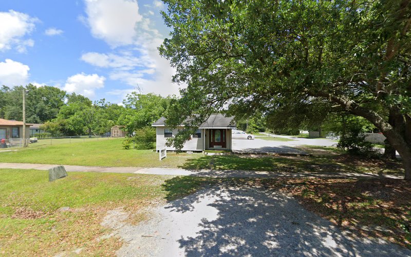 Funeral Services at Hartwells Christian Mortuary & Funeral Home in Gulfport, Mississippi | FuneralHomes.fyi Hartwells Christian Mortuary & Funeral Home Gulfport Mississippi