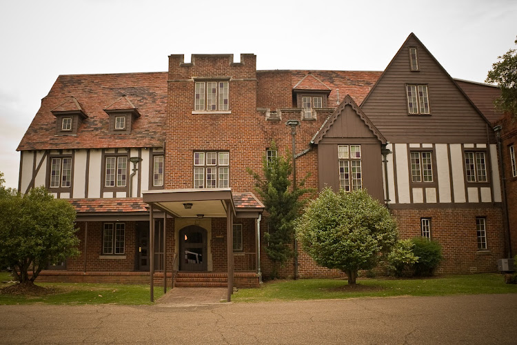 Funeral Services at Hulett-Winstead Funeral Home in Hattiesburg, Mississippi | FuneralHomes.fyi Hulett-Winstead Funeral Home Hattiesburg Mississippi