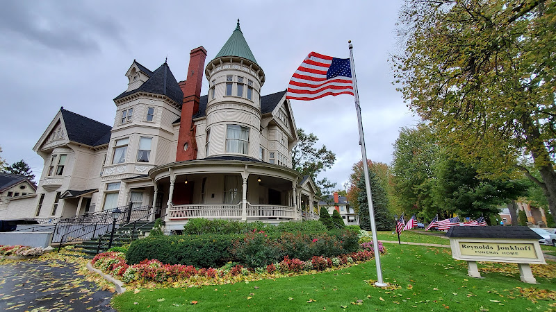 Reynolds-Jonkhoff Funeral Home & Cremation Services Traverse City Michigan