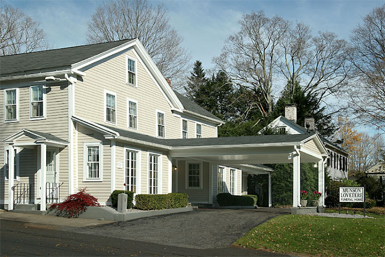 Munson-Lovetere Funeral Home Woodbury Connecticut