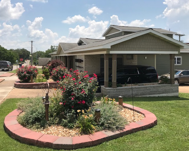 Funeral Services at Willow Funeral Home, LLC in Willow Springs, Missouri | FuneralHomes.fyi Willow Funeral Home, LLC Willow Springs Missouri